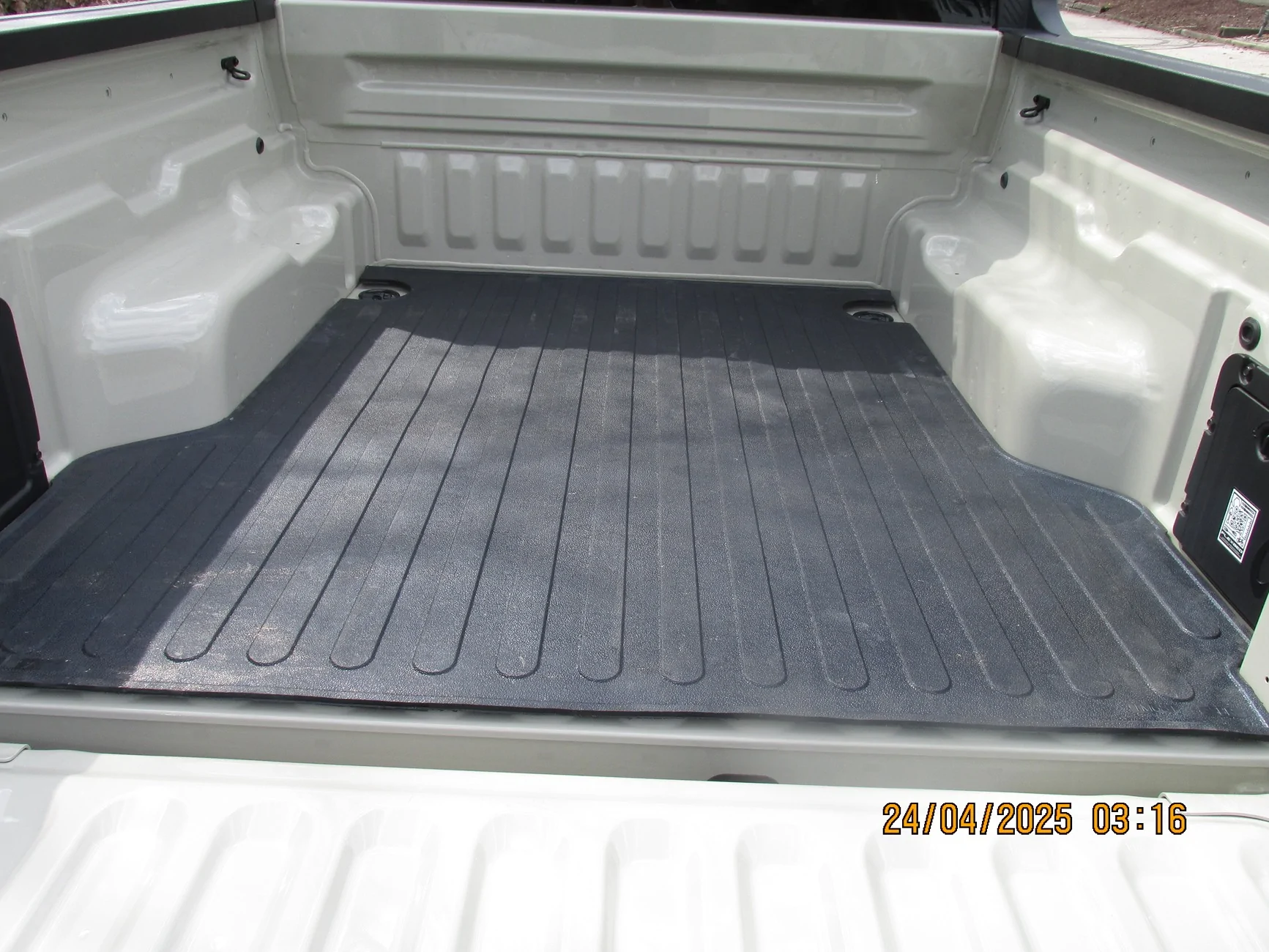 Ford Maverick Bed Mat over Spray in liner IMG_0624