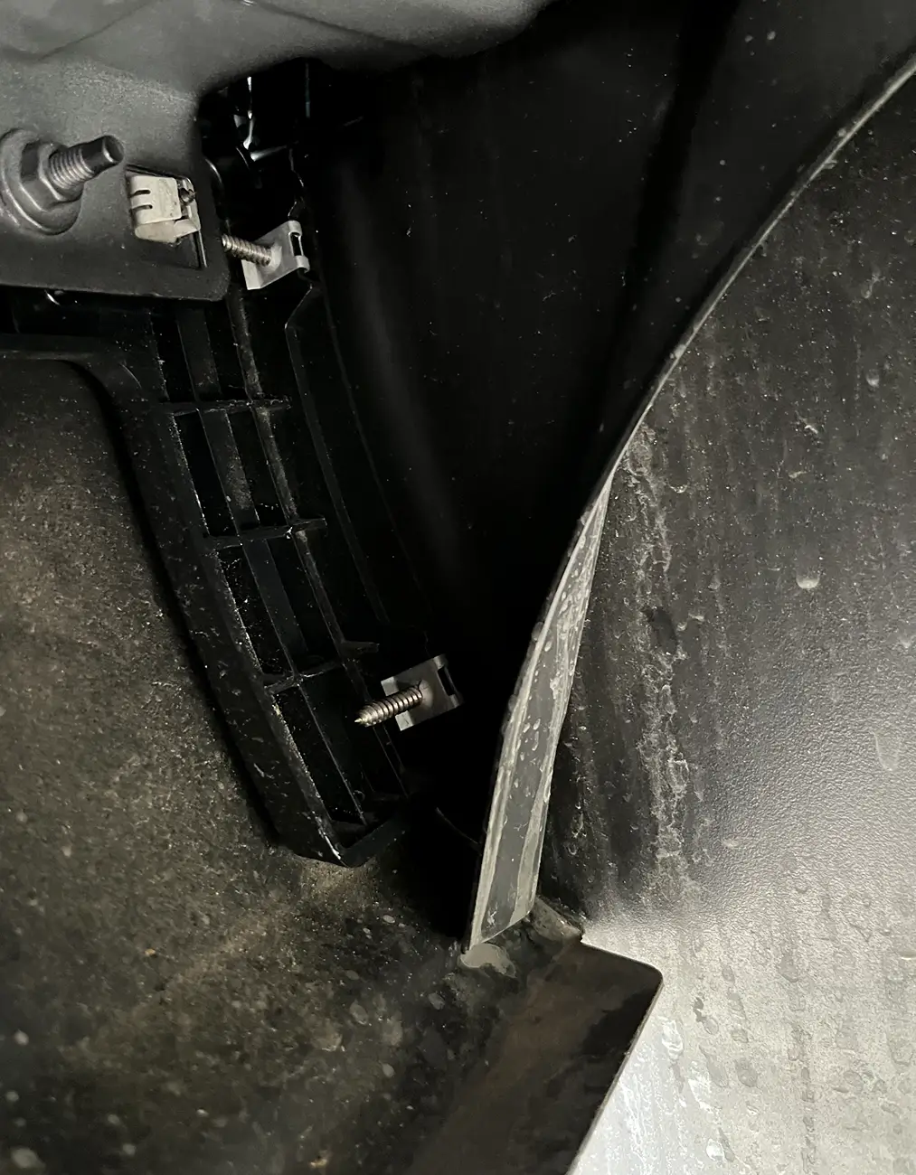 Ford Maverick Couple Screws Loose. well.... lost. 1774205964277-wq