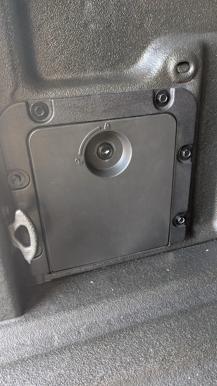 Ford Maverick Bed storage box upgrade: from combo lock to key lock PXL_20260326_214145578