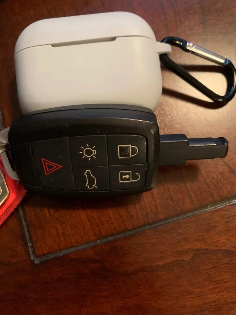 Volvo key.jpg