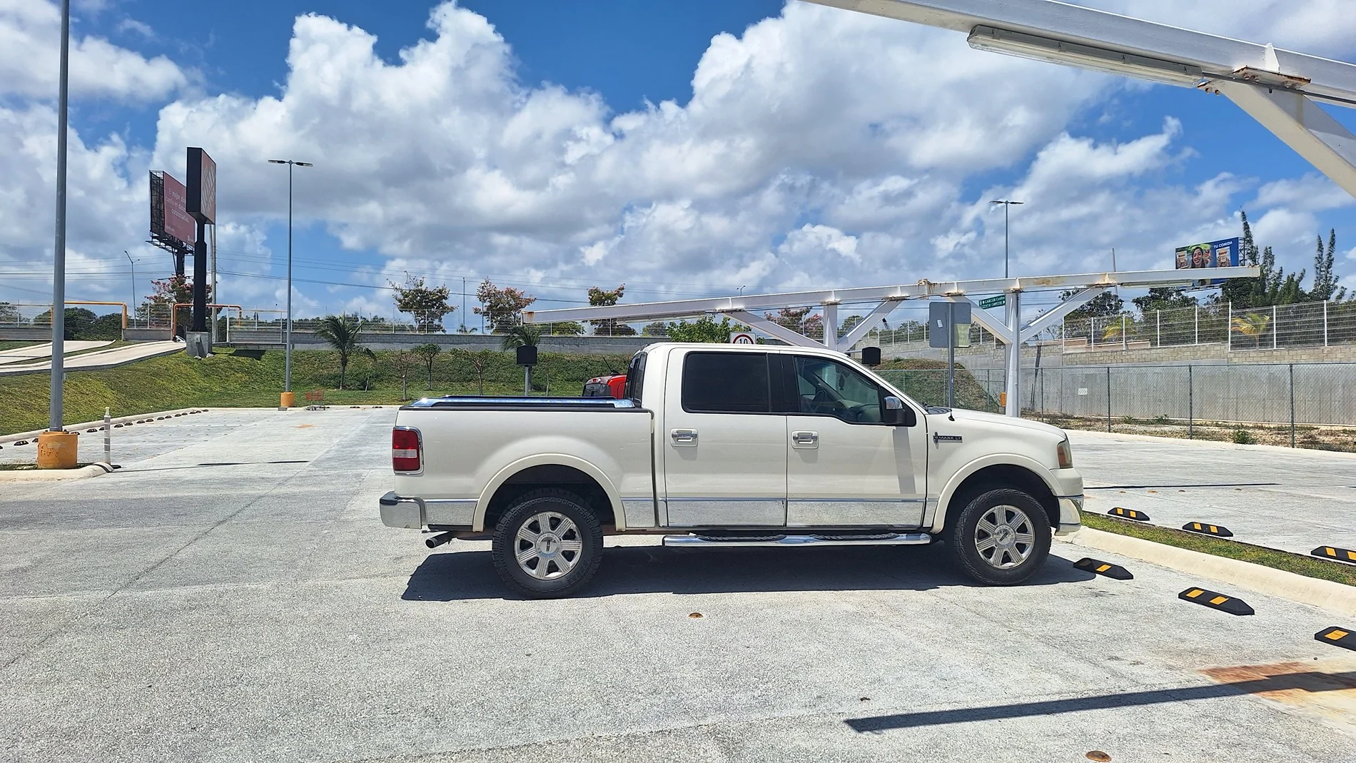 Ford Maverick Post your Maverick next to ridiculously large trucks - photos thread 20260406_122951