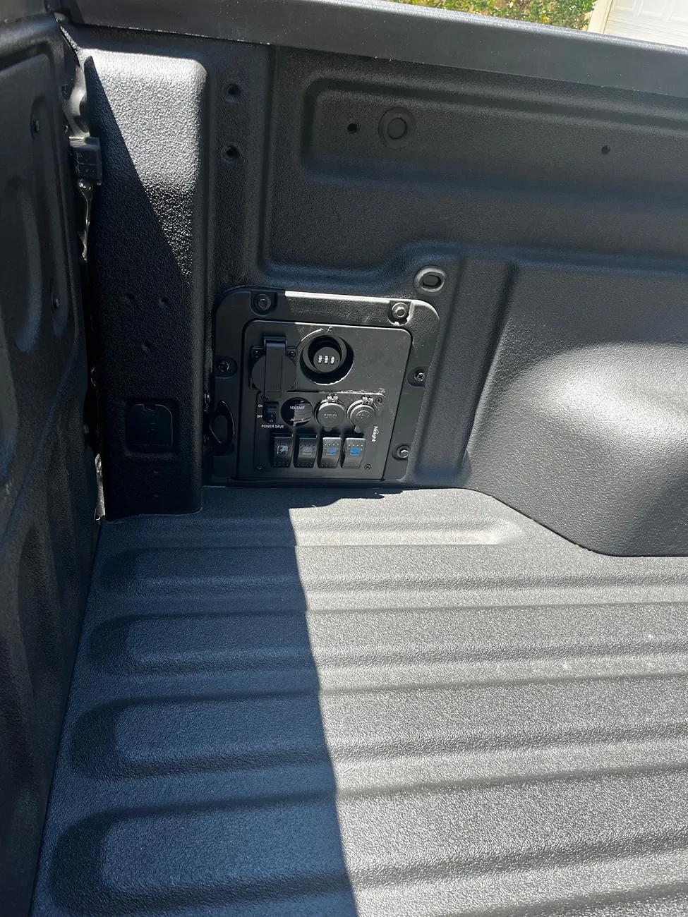Ford Maverick Flex Bed 12v power on passenger side not driver side [SOLVED] IMG_1384