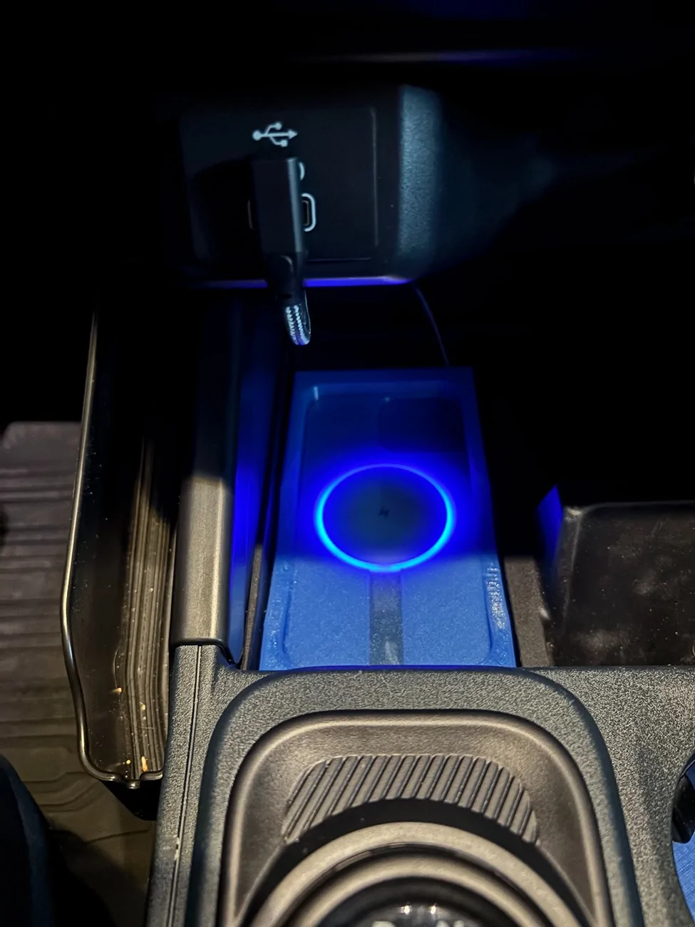 Ford Maverick Wireless Car Charger on 2025 Lariat IMG_0145 (2)