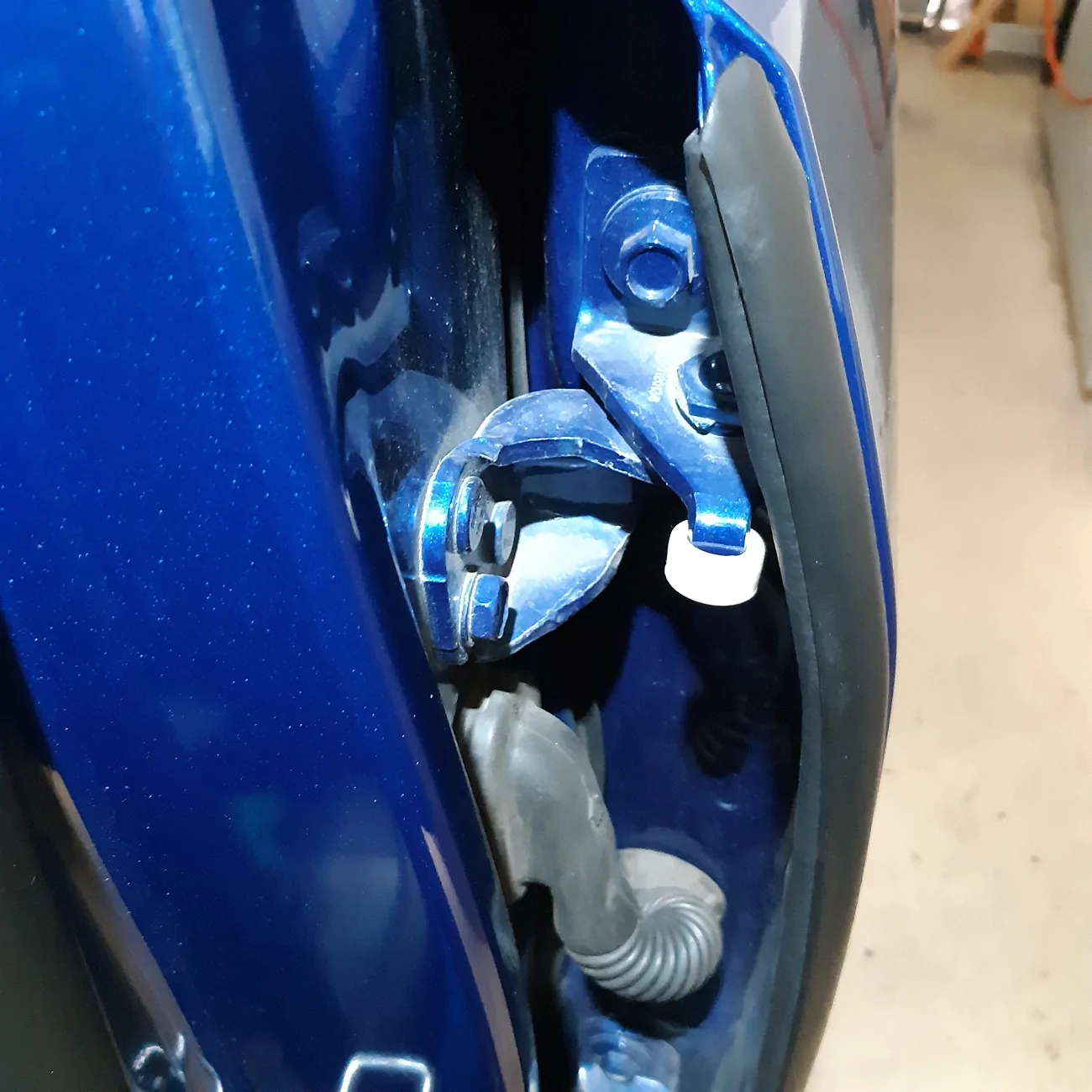 Ford Maverick Maverick tried to eat my jacket: sharp door hinge snag 20260423_104006