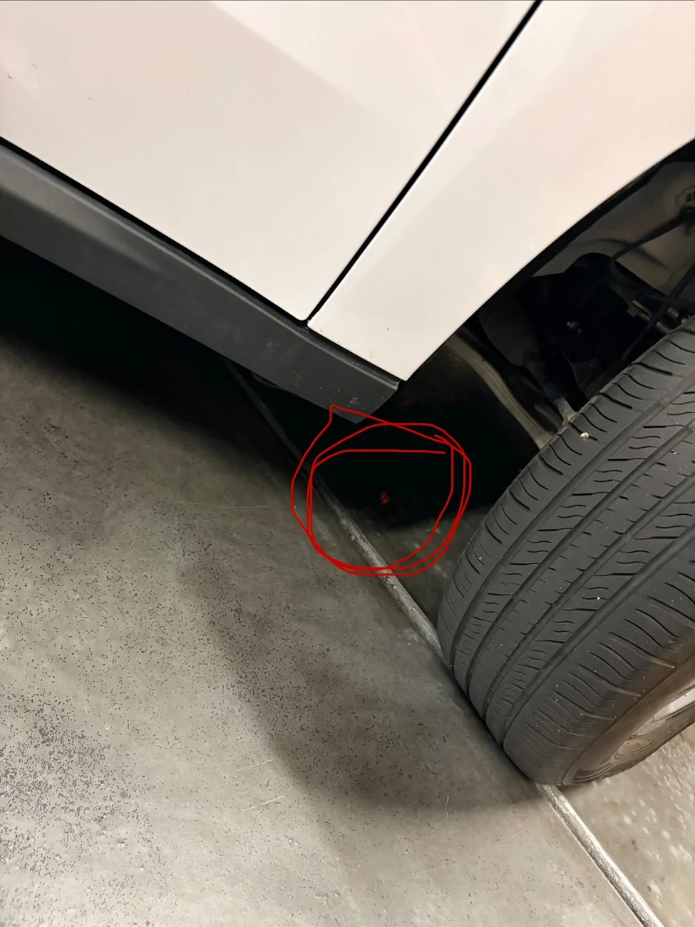 Ford Maverick Red screw plug??? IMG_3172