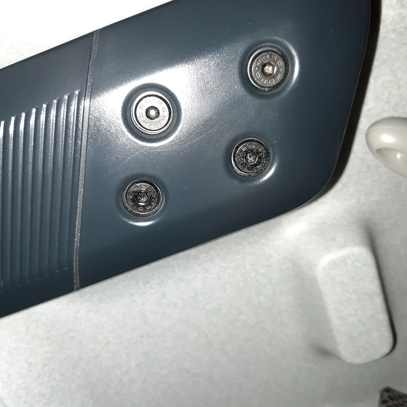 Ford Maverick How to remove blue piece / part on door handle?? 20260504_065938