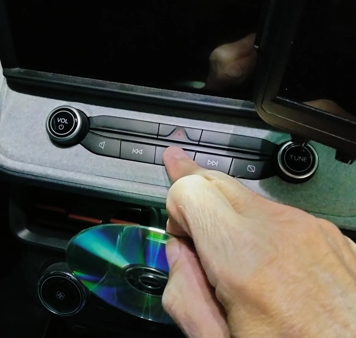 Ford Maverick USB flash drive - sorting files IMG_20260504_102657