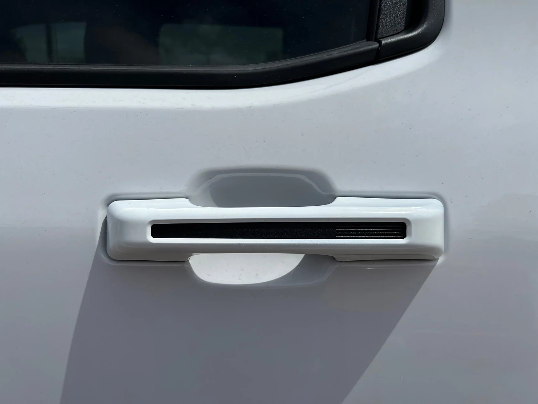 Ford Maverick How to remove blue piece / part on door handle?? IMG_0873