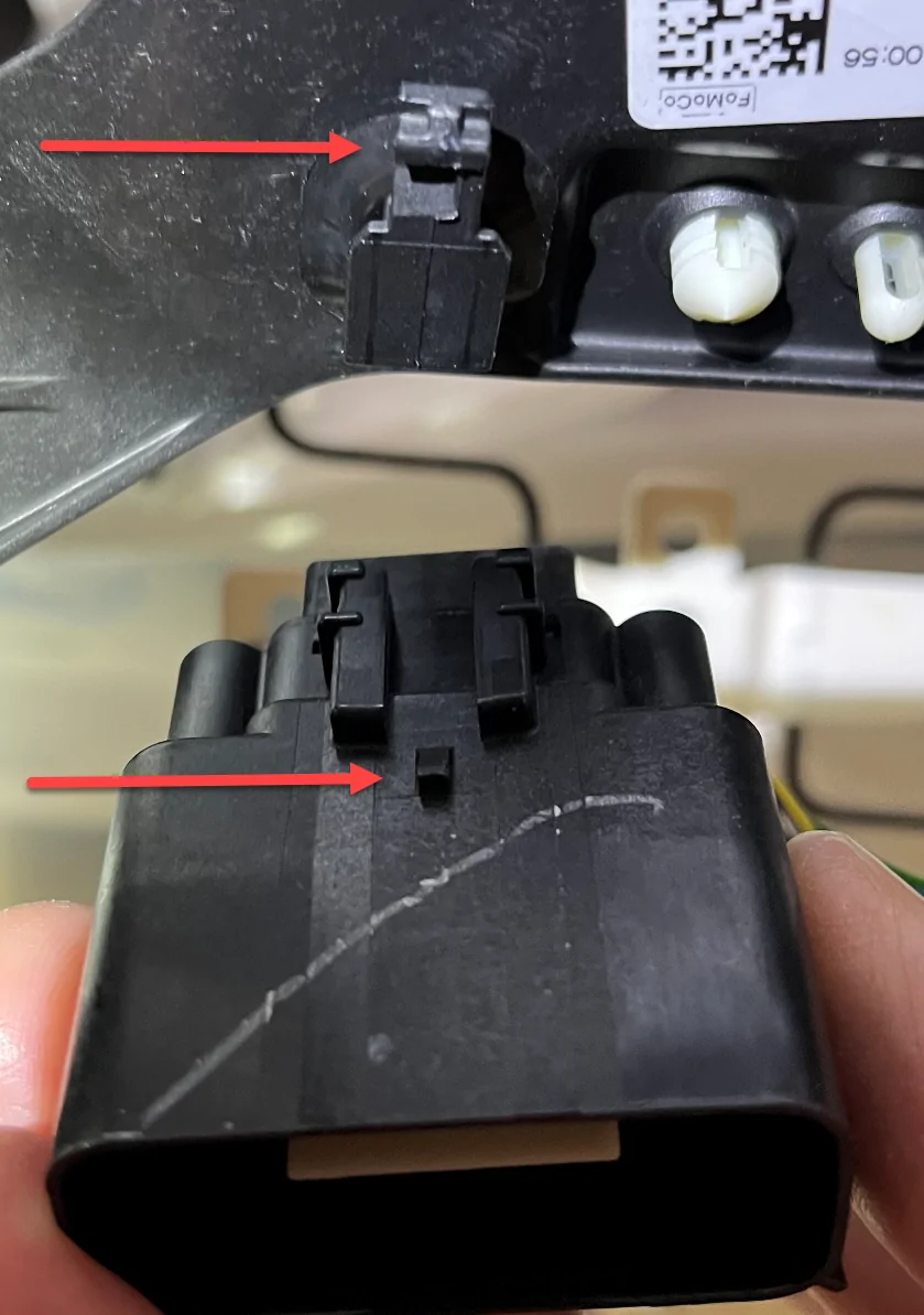 Ford Maverick electrical connector. 1778302689581-q5