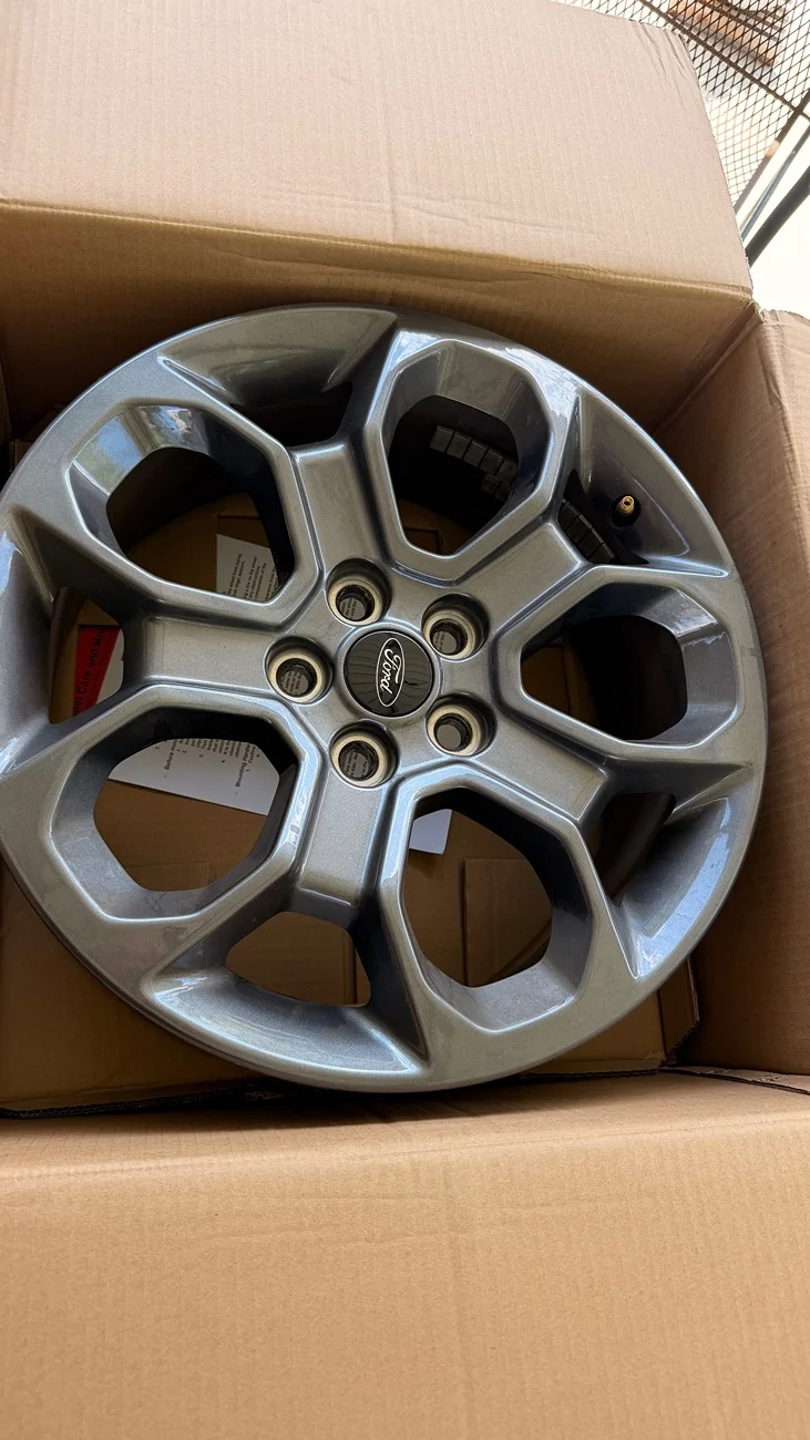 Ford Maverick Ford Maverick XLT rims IMG_1646