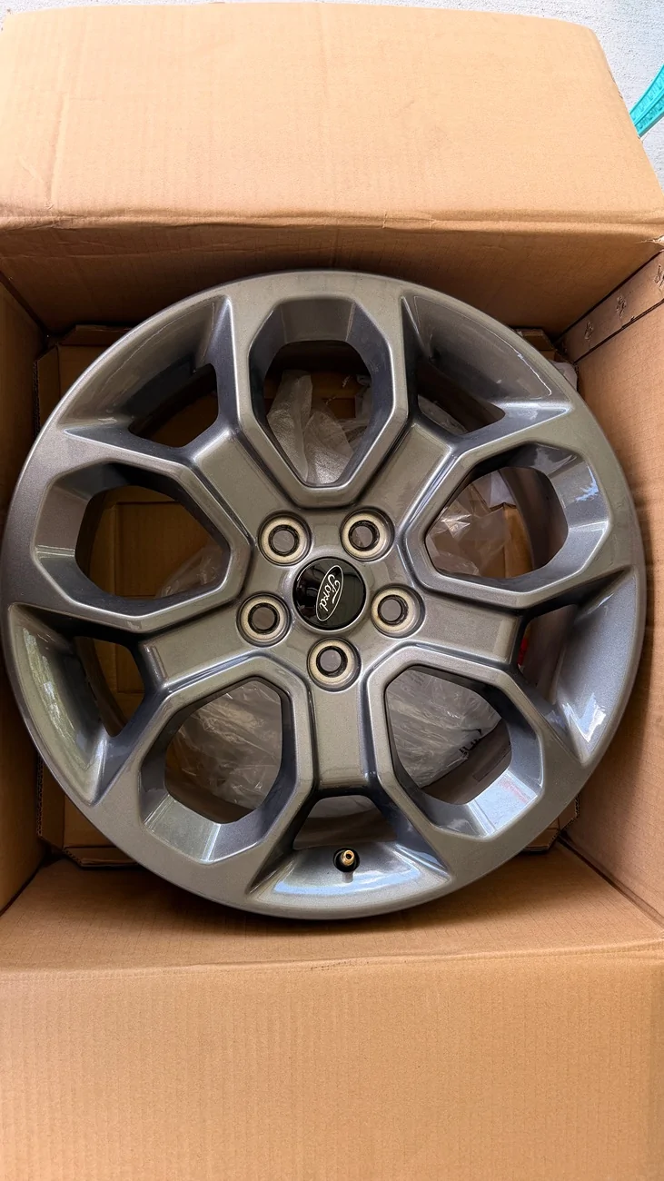 Ford Maverick Ford Maverick XLT rims IMG_1648