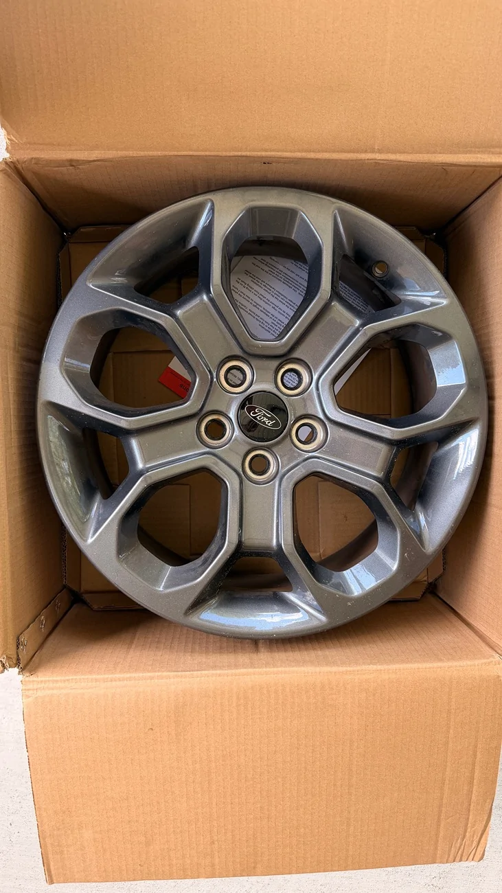 Ford Maverick Ford Maverick XLT rims IMG_1649