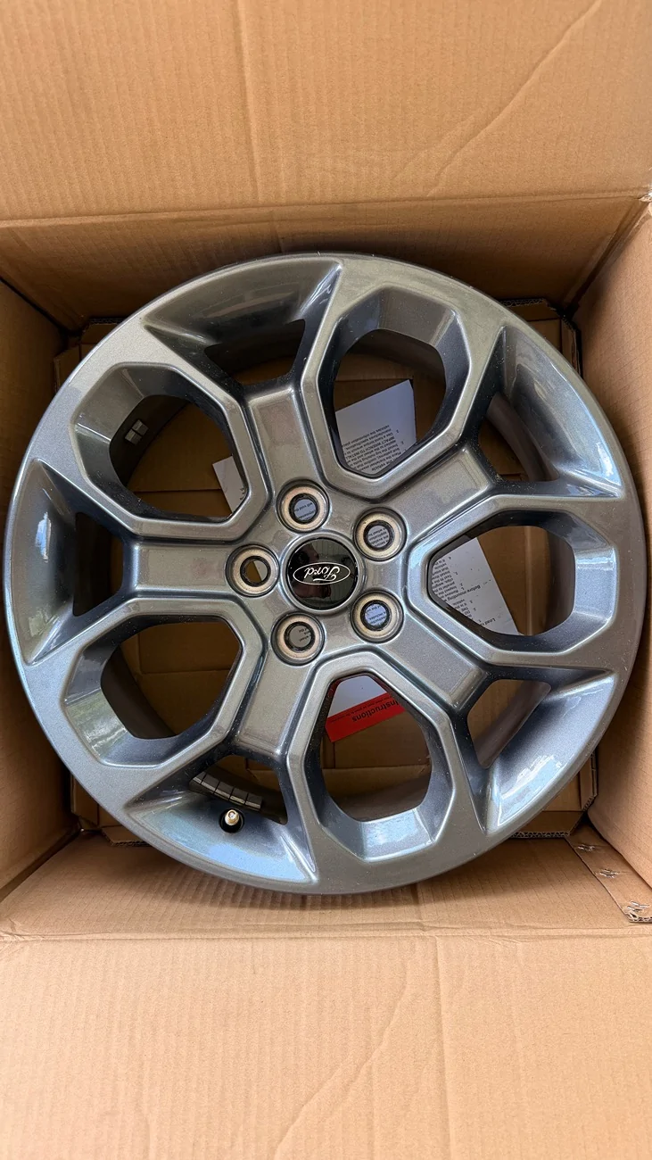 Ford Maverick Ford Maverick XLT rims IMG_1650
