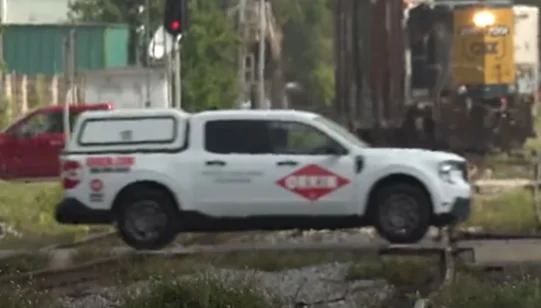 Ford Maverick They Are Everywhere Orkin-Maverick on RR video FLA
