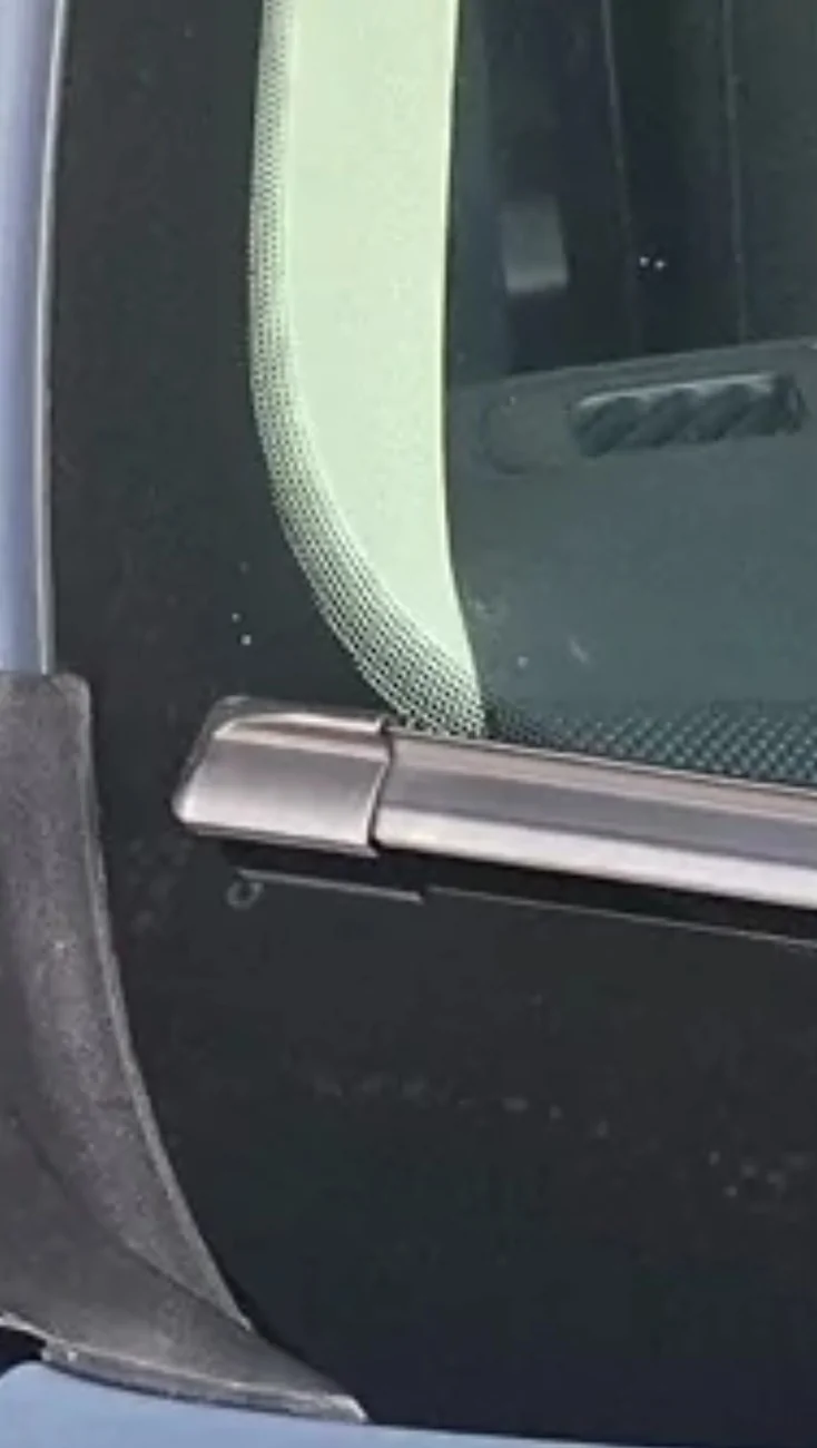 Ford Maverick Is this how everybody's passenger wiper rests. Screenshot_2026-05-25-19-25-54-08_40deb401b9ffe8e1df2f1cc5ba480b12