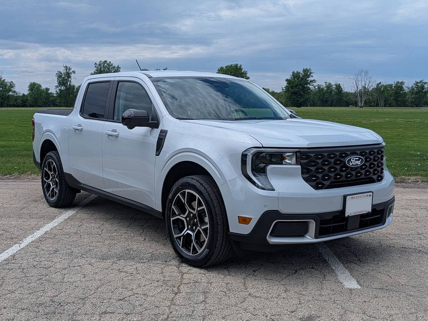 Ford Maverick '26 Lariat Hybrid in Space White - IL PSX-20260525-172237