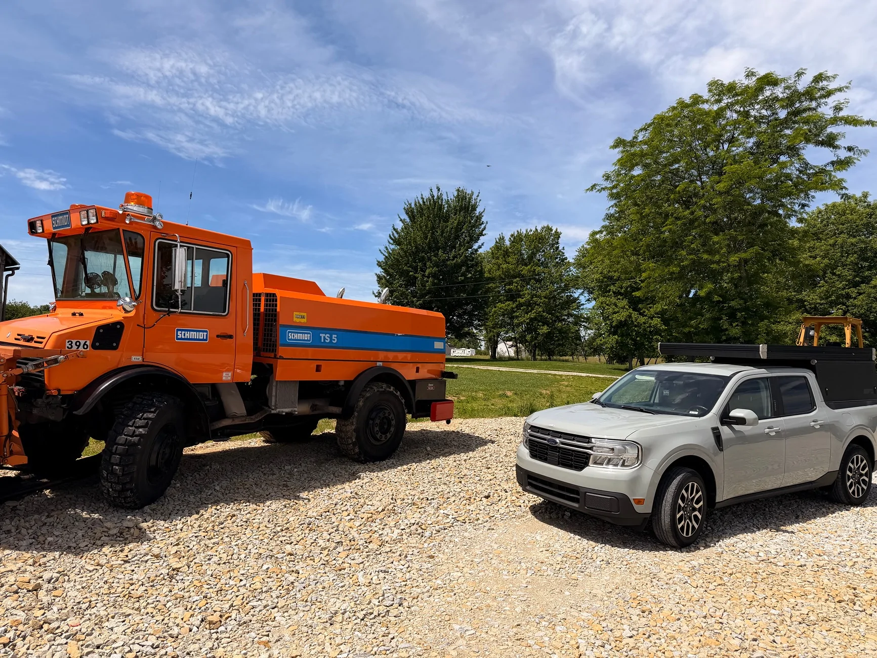 Ford Maverick Post your Maverick next to ridiculously large trucks - photos thread IMG_9924