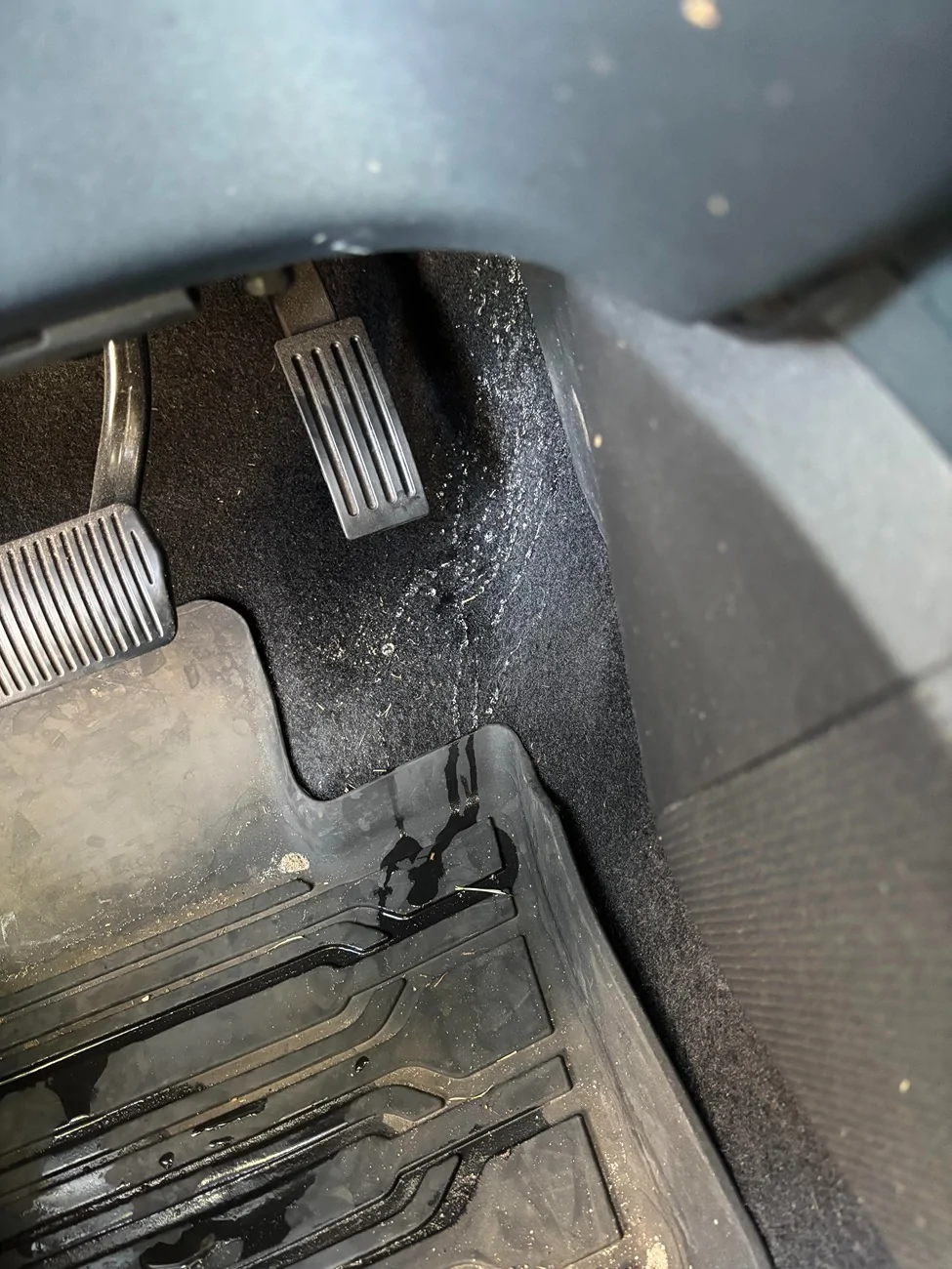Ford Maverick Water leak by gas pedal Leak by gas pedal