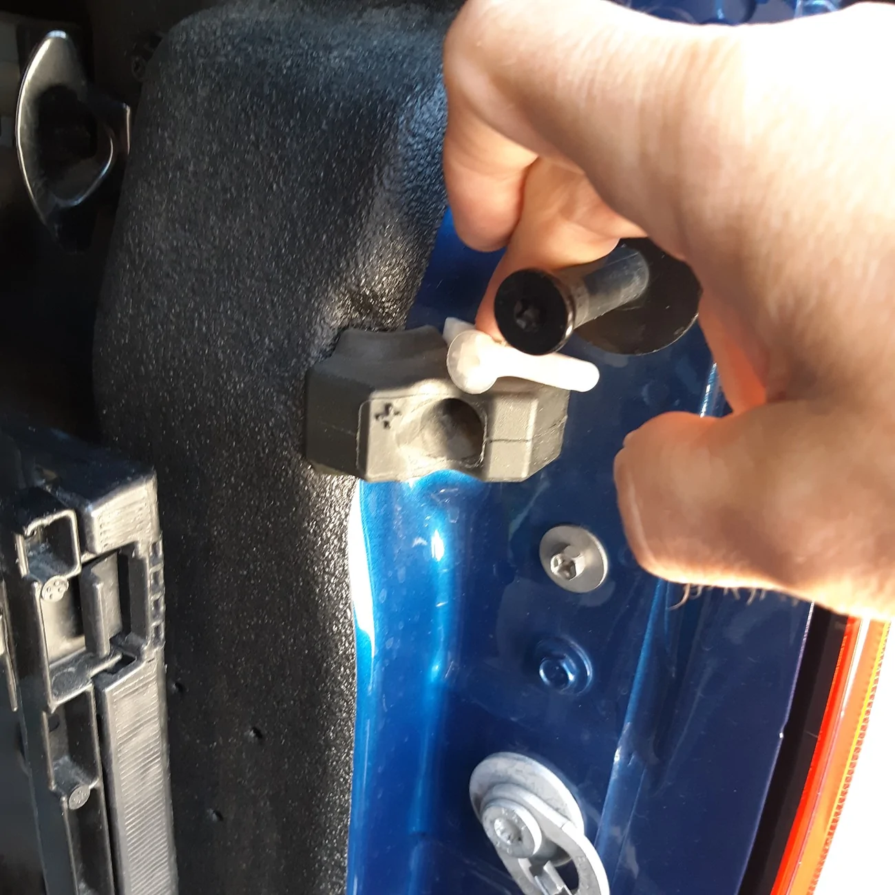Ford Maverick Tailgate stops when up 20260609_121220