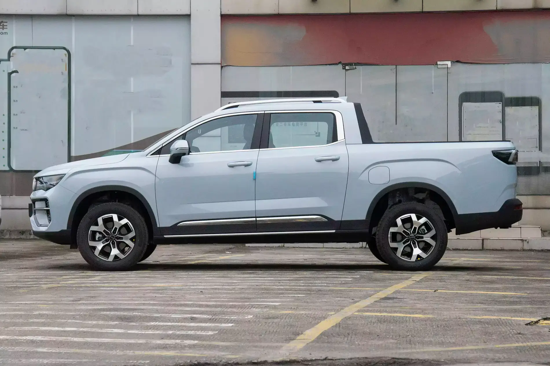 Ford Maverick First Sight! $30k Midsize EV Pickup Prototype Radar-RD6-2024-appearance-3
