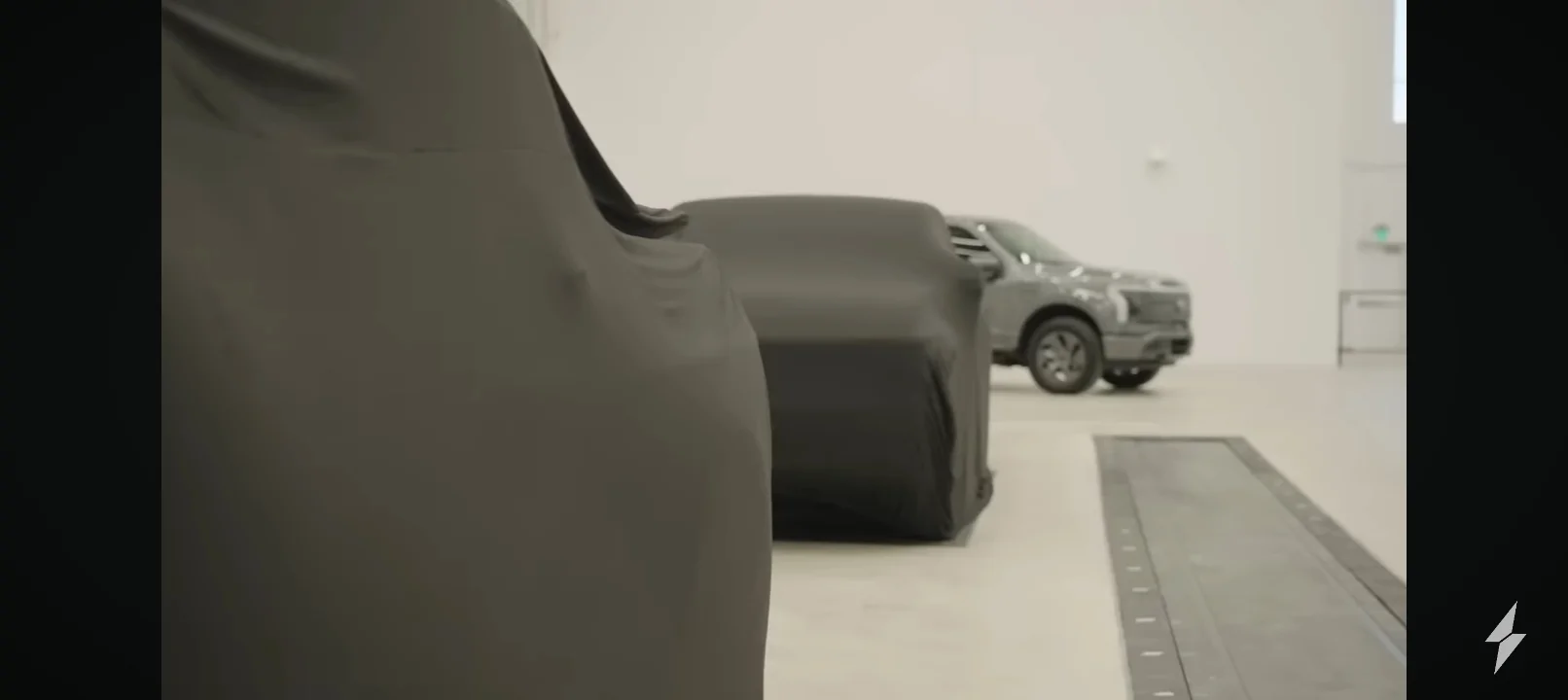 Ford Maverick First Sight! $30k Midsize EV Pickup Prototype Screenshot_2026-05-07-23-31-04-29_f9ee0578fe1cc94de7482bd41accb329