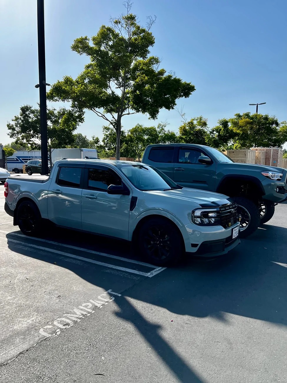 Ford Maverick Post your Maverick next to ridiculously large trucks - photos thread IMG_0944