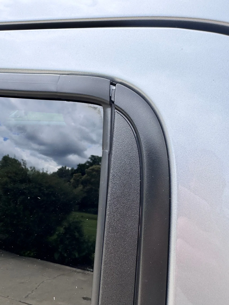 Ford Maverick ❌ Rear Window Weatherstrip Splitting Already? Anyone Else? IMG_9948
