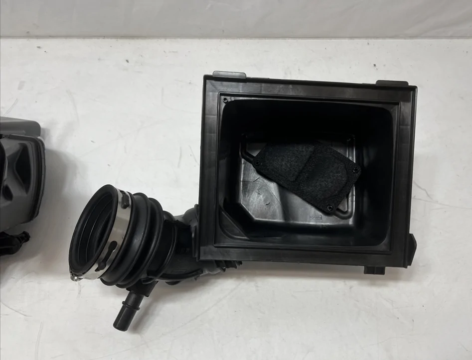 Ford Maverick What’s this? 2025+ Air filter cover piece upper air box