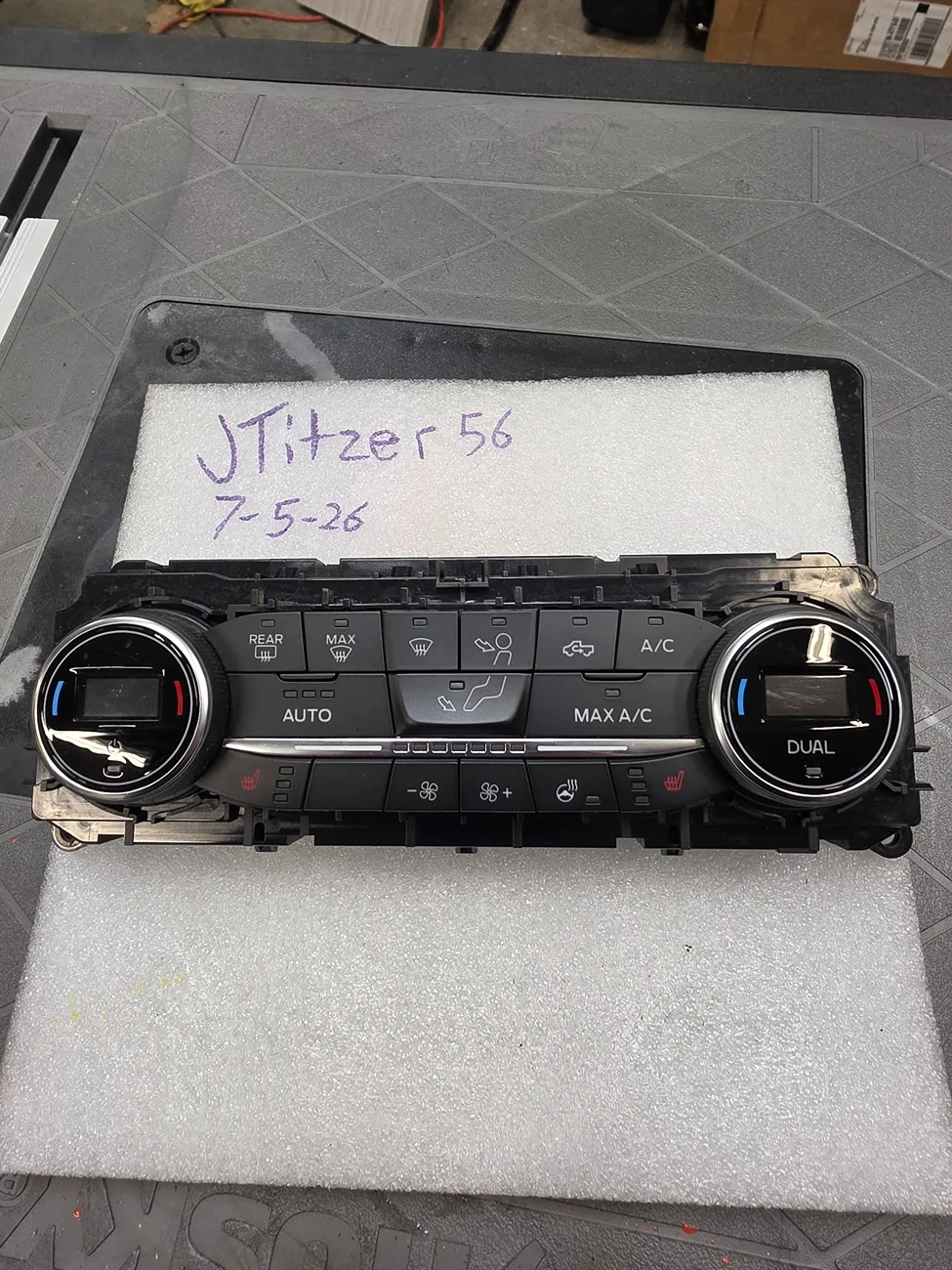 Ford Maverick Dual zone HVAC control with readouts 20260705_000140