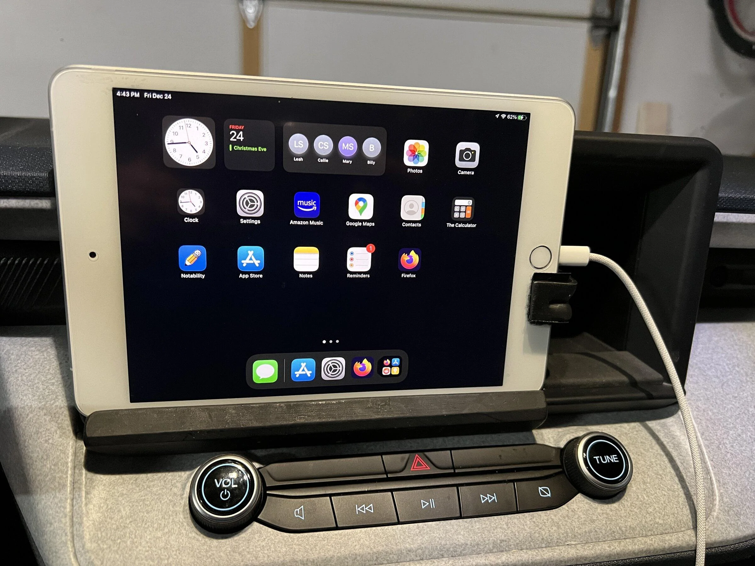 Ford Maverick Ipad mini mount over screen 222BCA30-7EC6-484E-BEFD-EDDFC6DF154C