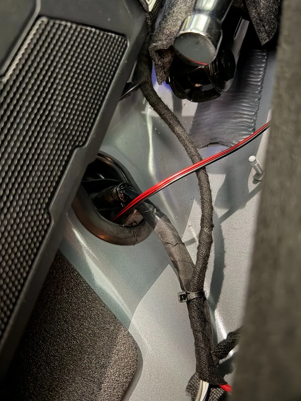 Ford Maverick 12V battery drain mitigation using solar panel setup IMG_1642