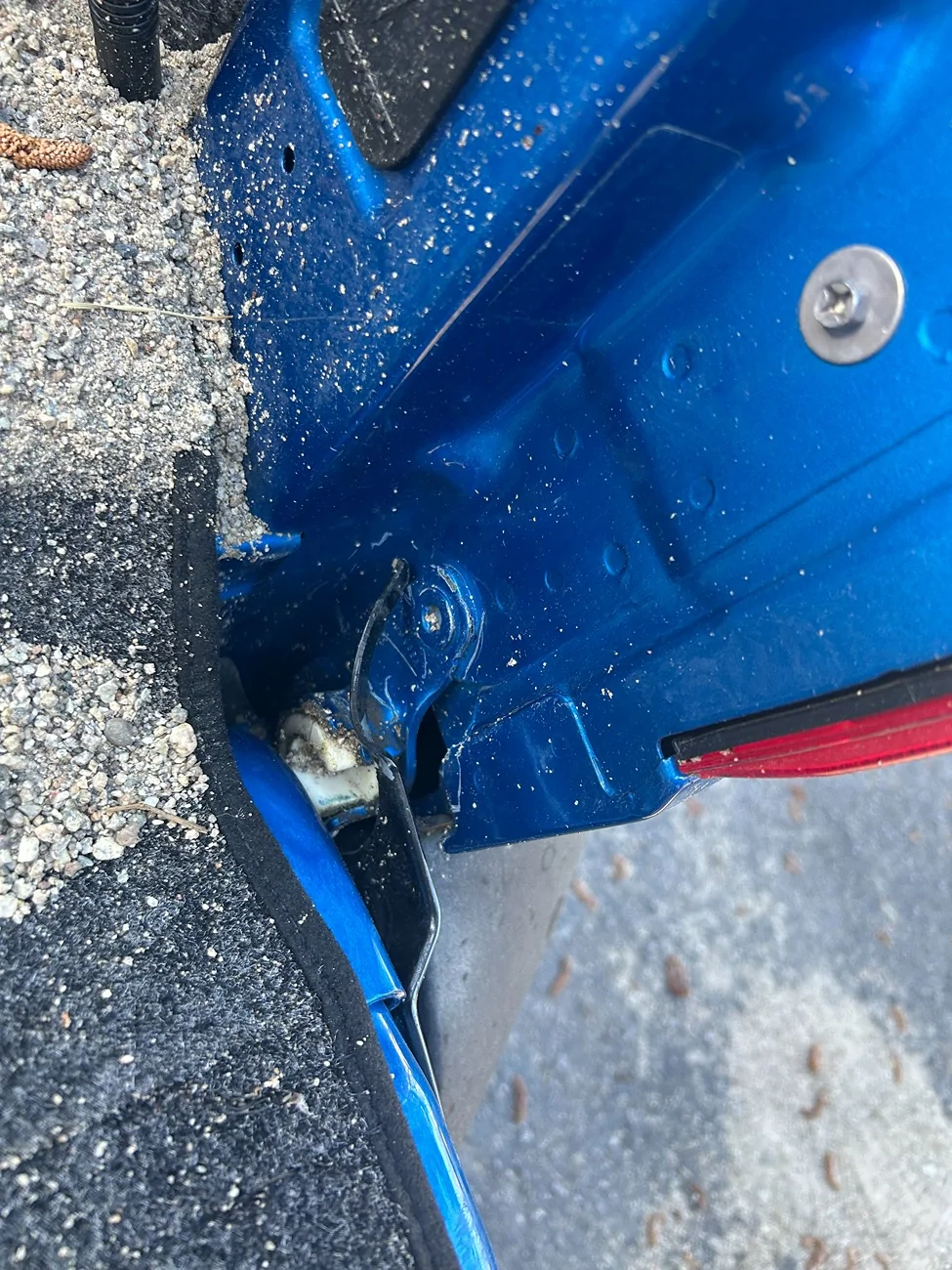 Ford Maverick 2025 XL Maverick Tailgate Issue - broken/misaligned latch - help!? IMG_8739