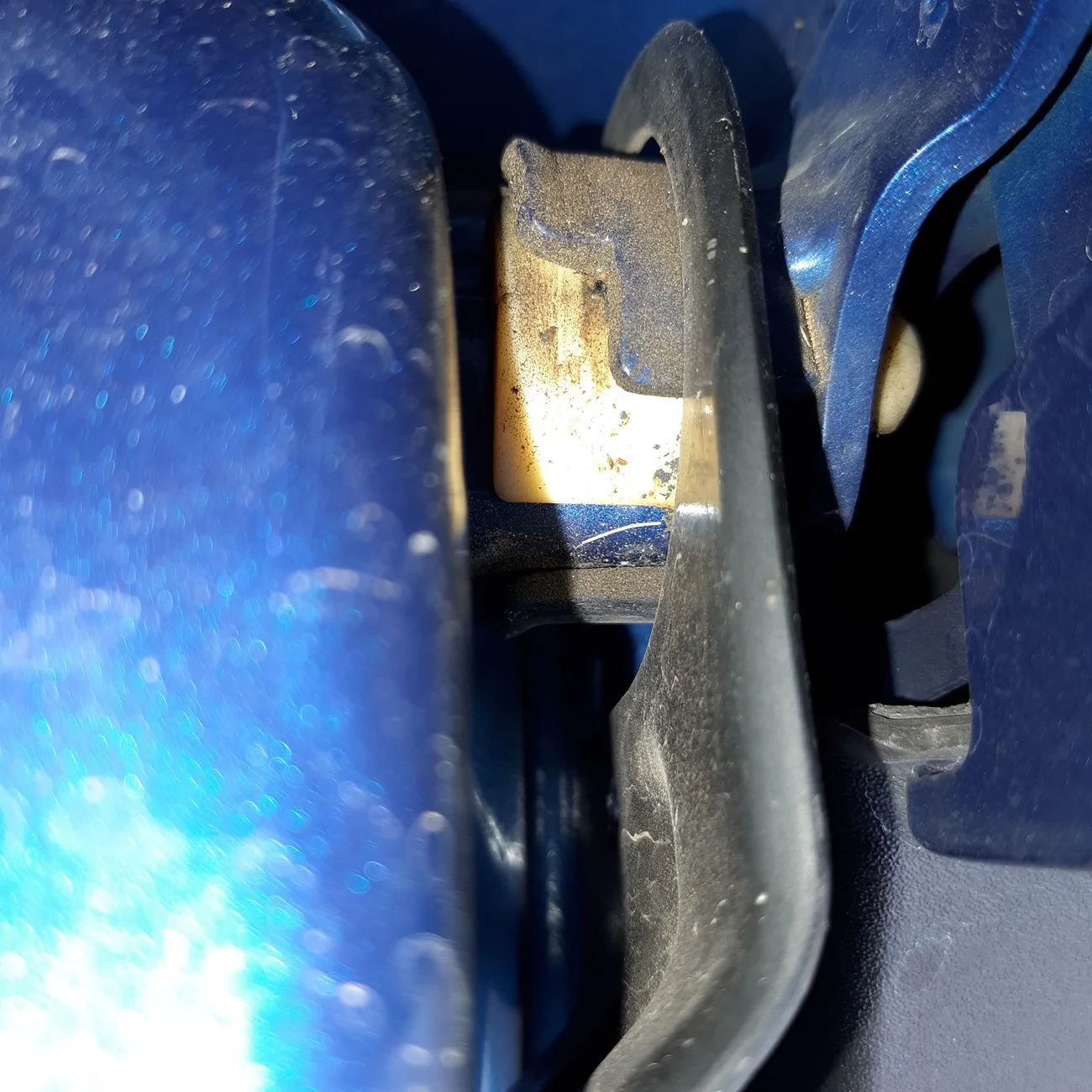 Ford Maverick 2025 XL Maverick Tailgate Issue - broken/misaligned latch - help!? 20260720_092213