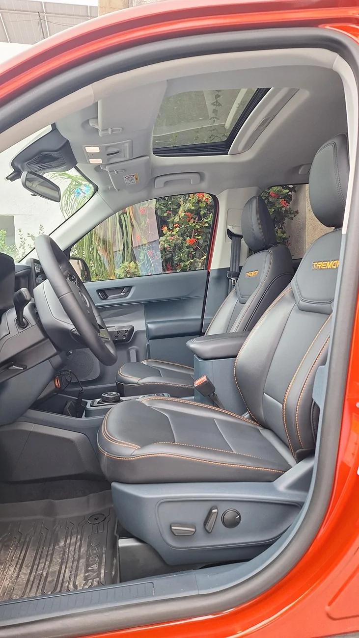 Ford Maverick Side by side height comparison: Lariat vs. Tremor 20250921_165535