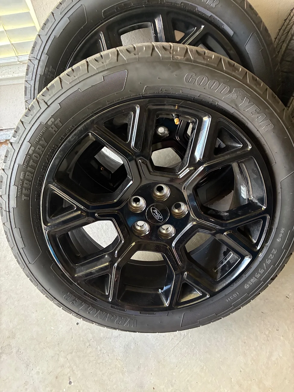 Ford Maverick 26 BPA wheels take off  $1200 IMG_5094
