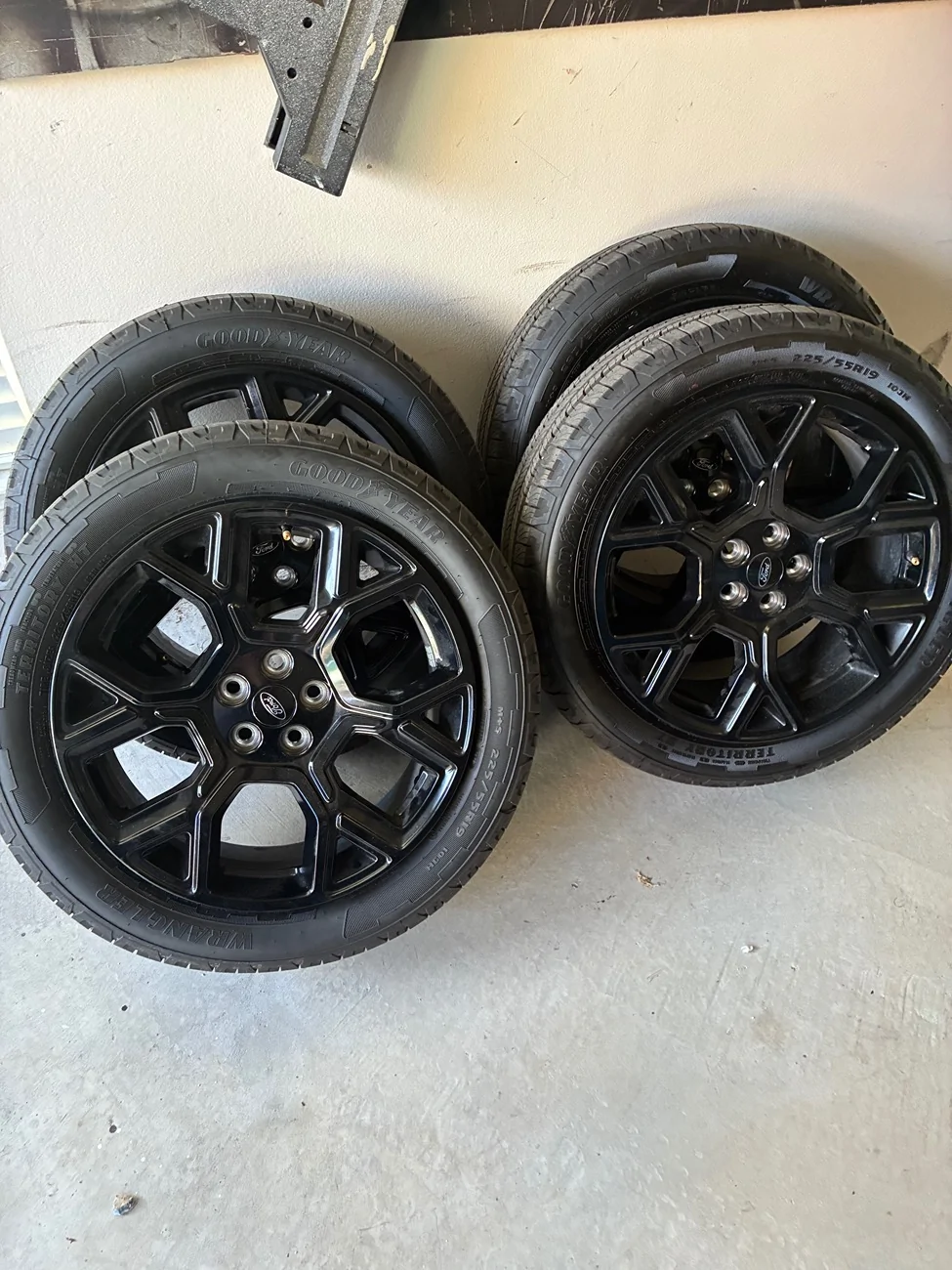 Ford Maverick 26 BPA wheels take off  $1200 IMG_5093