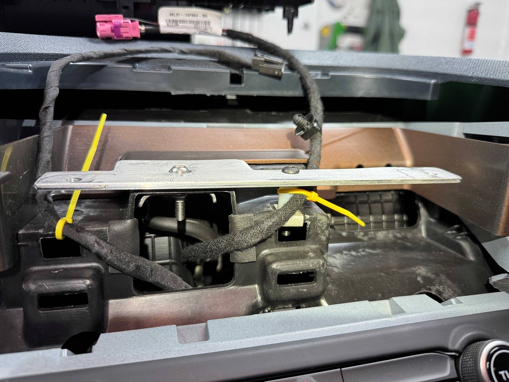 Ford Maverick 2022-2024 Sync4 APIM and 12" Screen Installation DIY Guide (Lariat Models) 190146-b136d3fc98c7e4612b2d1041e0646120
