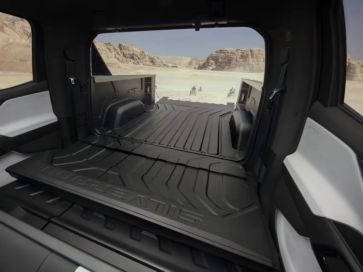 Ford Maverick Maverick vs Fathom: What Makes You Switch? JDP_2024-Chevrolet-Silverado-EV-RST-Multi-Flex-Midgat