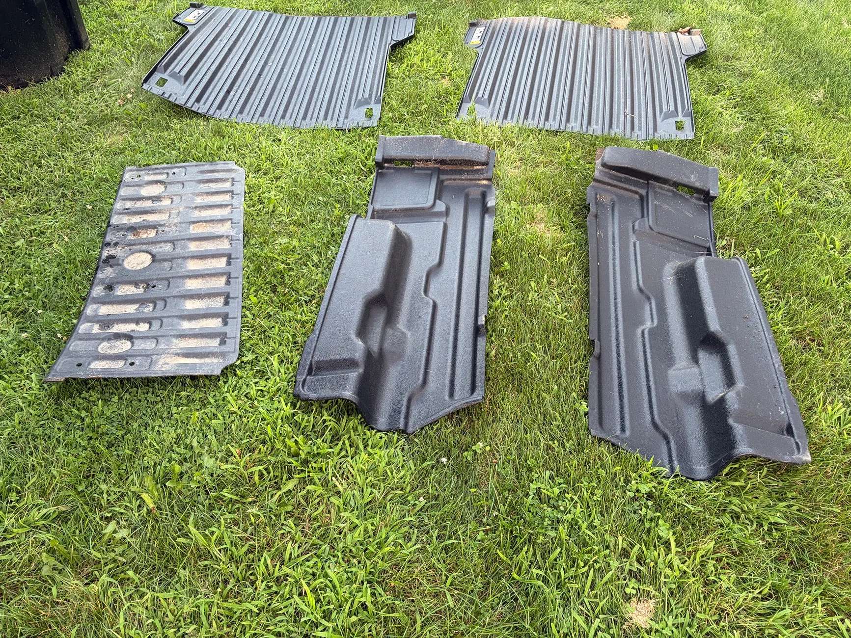 Ford Maverick OEM plastic bedliner. IMG_8063