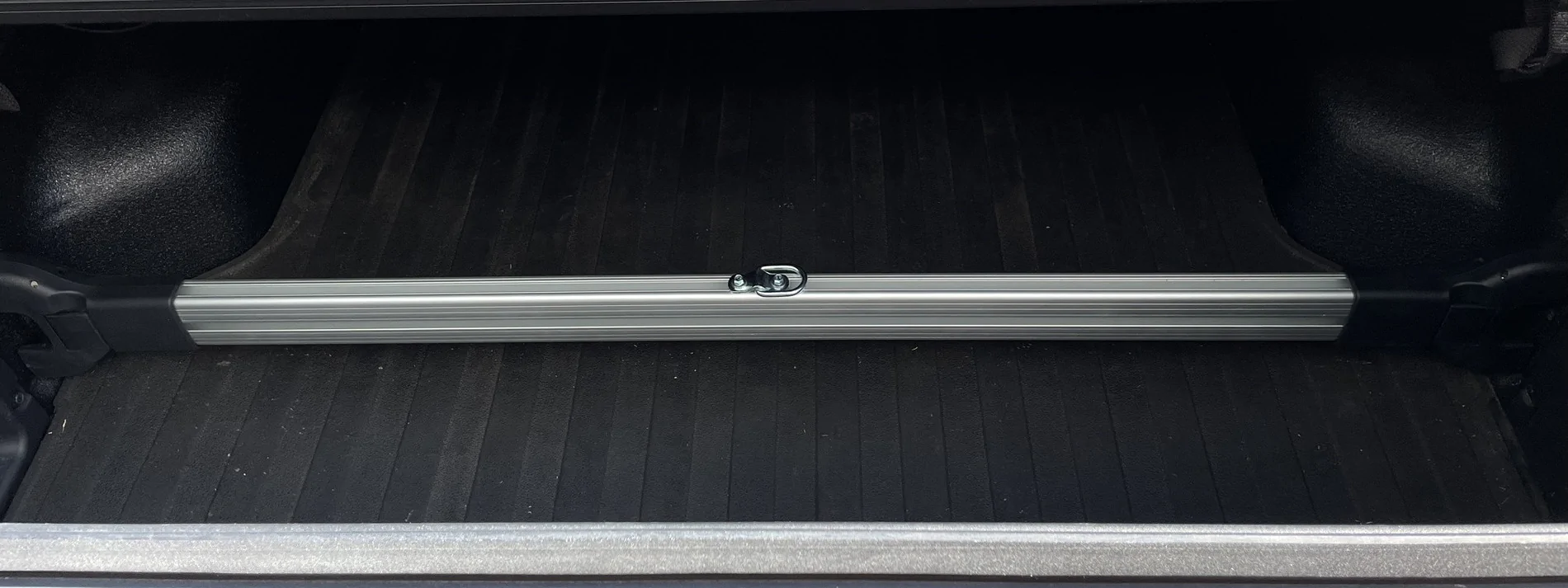 Ford Maverick Ford Crossbars as a divider Ford Crossbar