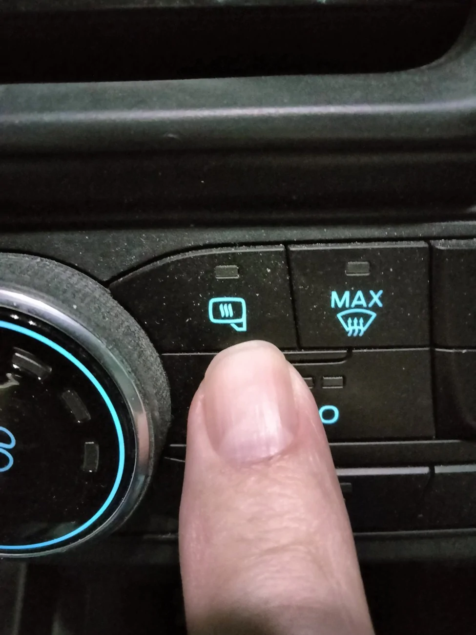 Ford Maverick Drivers mirror switch - broken IMG20260920194131