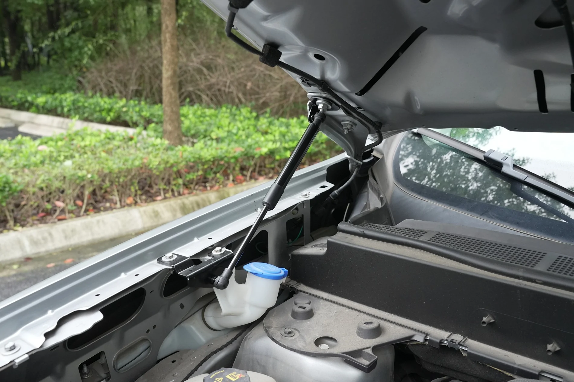 Ford Maverick 🚙 A New Upgrade for Your Maverick — Mabett Hood Struts! 20261012-155953