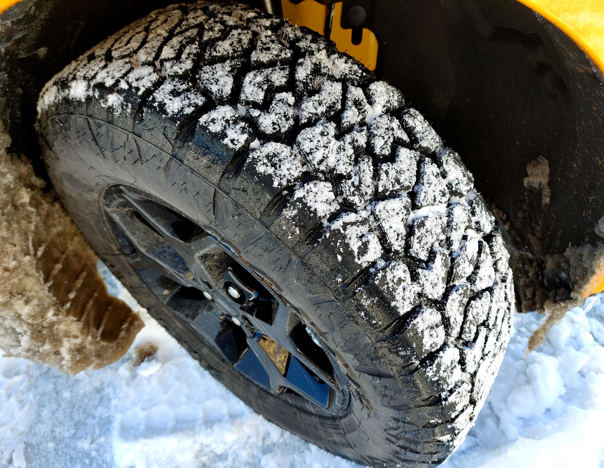 Ford Maverick 245/65-17 MAXXIS RAZR AT's on my Cyber Orange Lariat Maverick NaranjitaSnow2