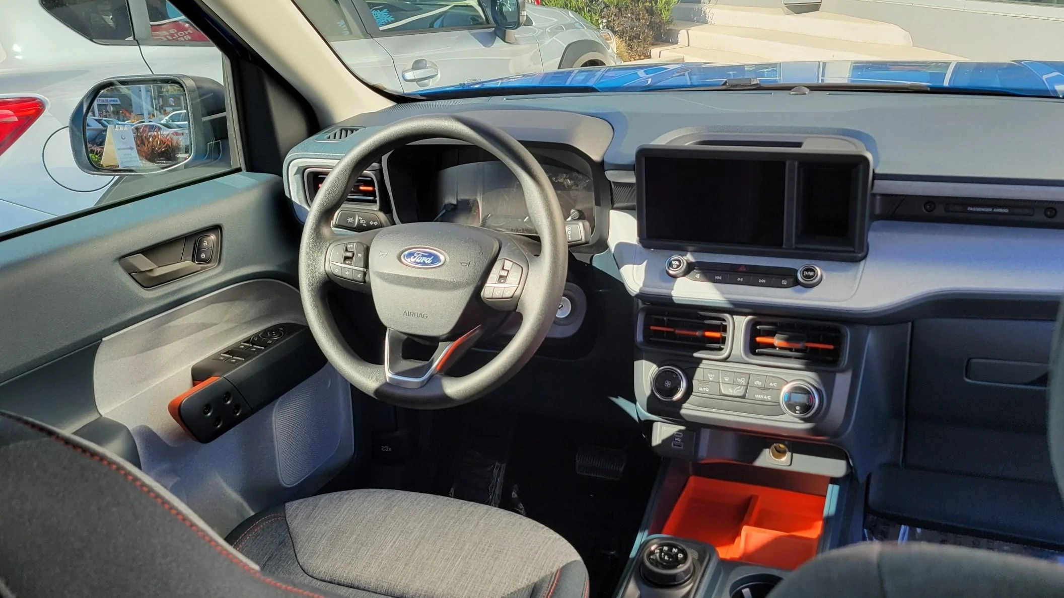 Ford Maverick XL with all the trimmings! Mav XLT interior (2)