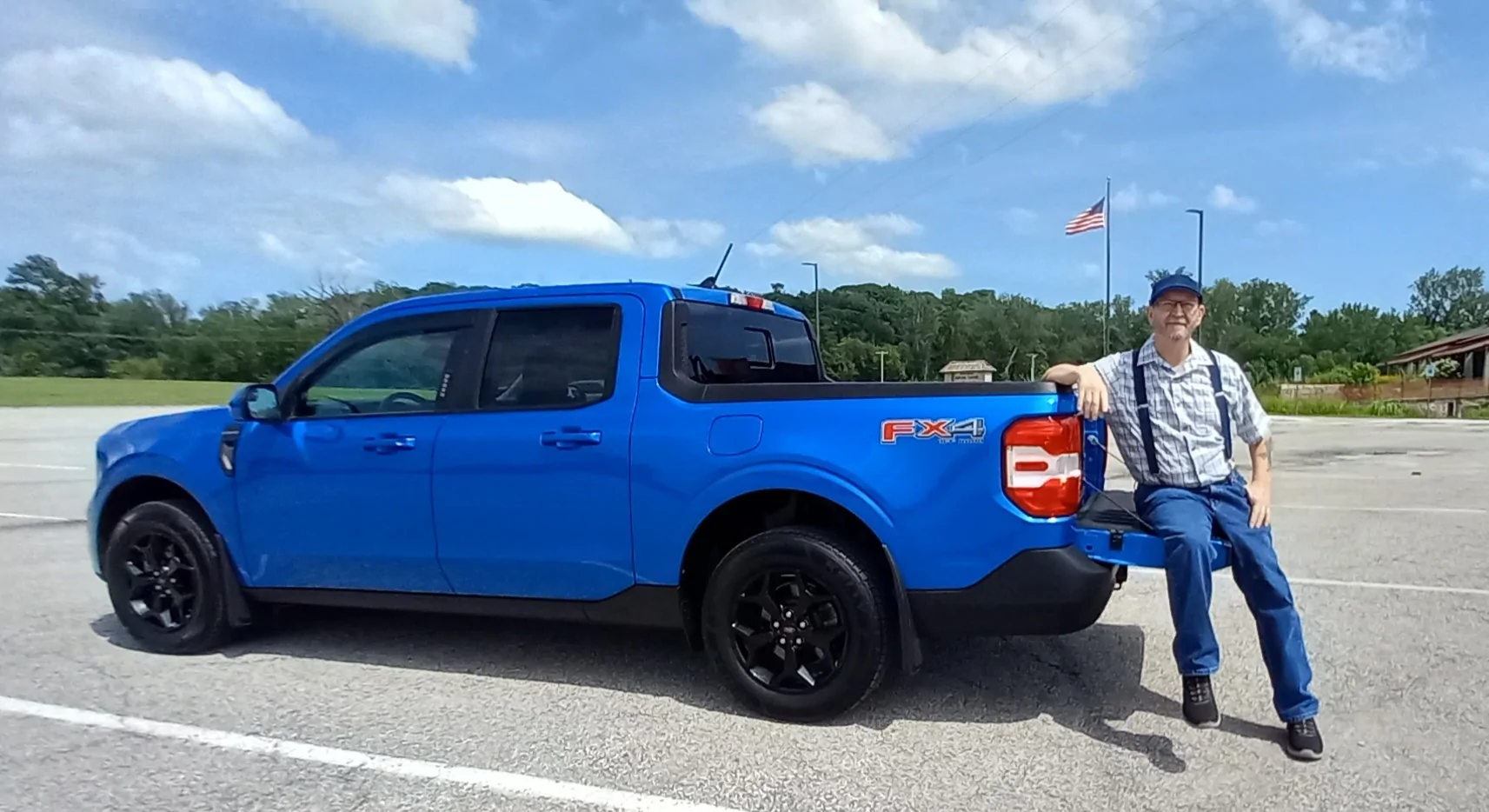Ford Maverick Miles and Lariat model image0