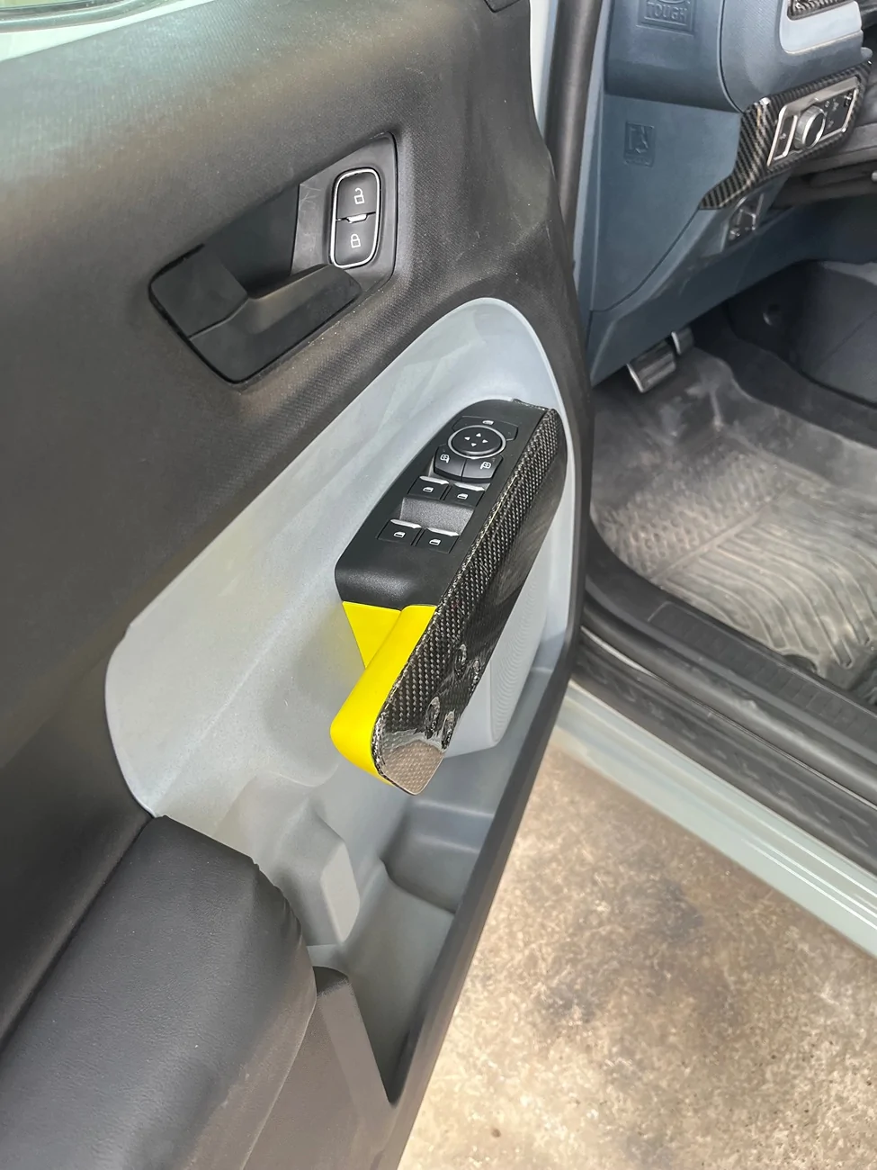 Ford Maverick Custom Door Panels (Black/Carbon/Yellow) with Painted Panel, Leather, Carbon Fiber tempImageUEnf