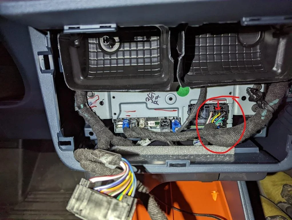 Ford Maverick Aux input - line in 1641403260320