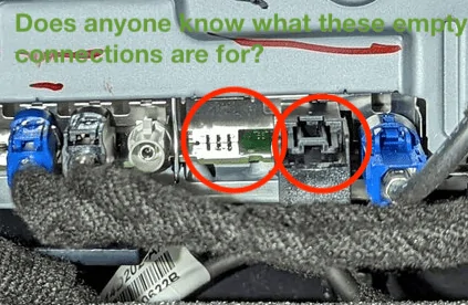 Ford Maverick Aux input - line in 1641407299403