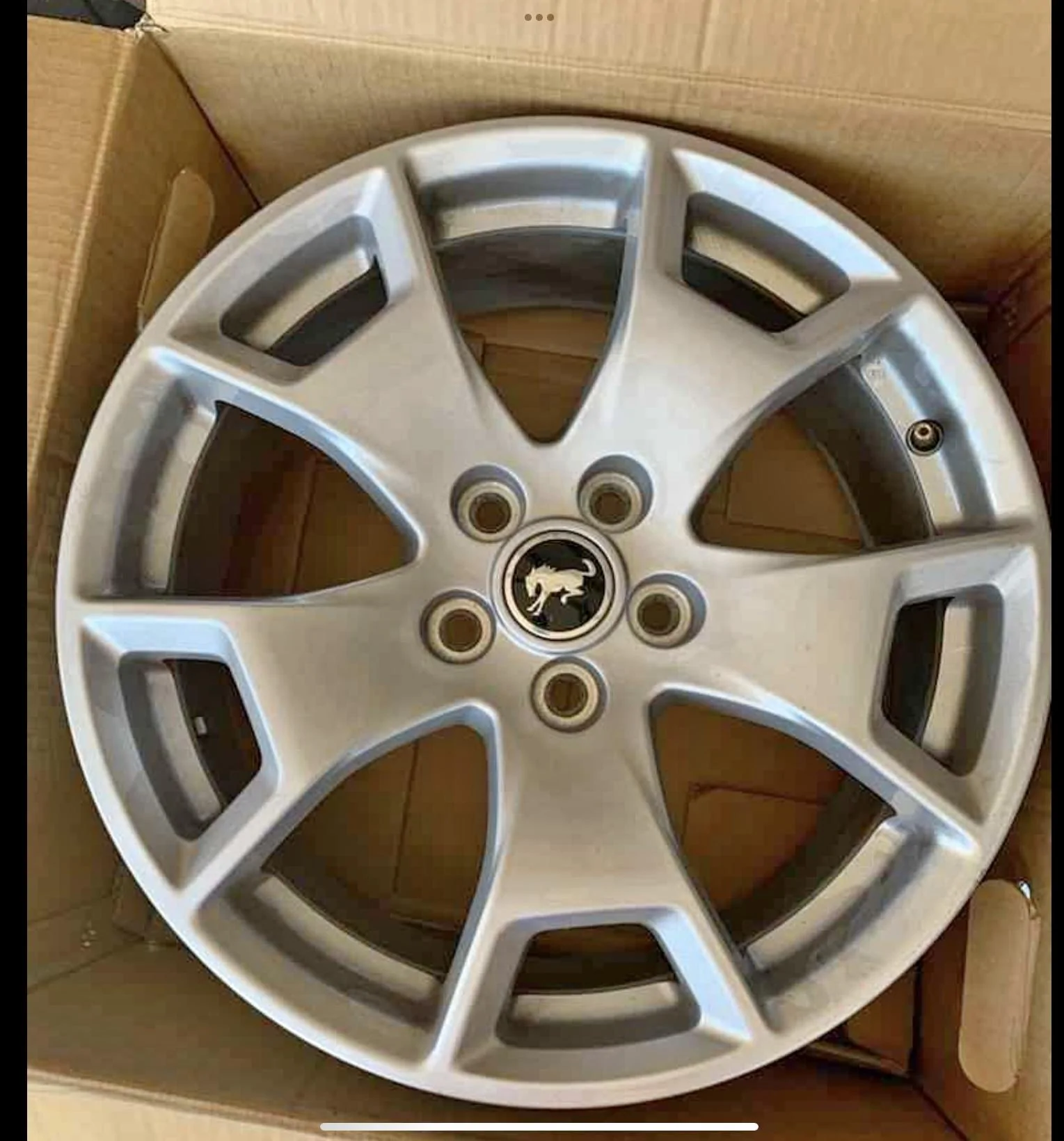 Ford Maverick What alloy wheels for white XL? 0465B997-C504-43FA-A0B6-B6FB533CCC13