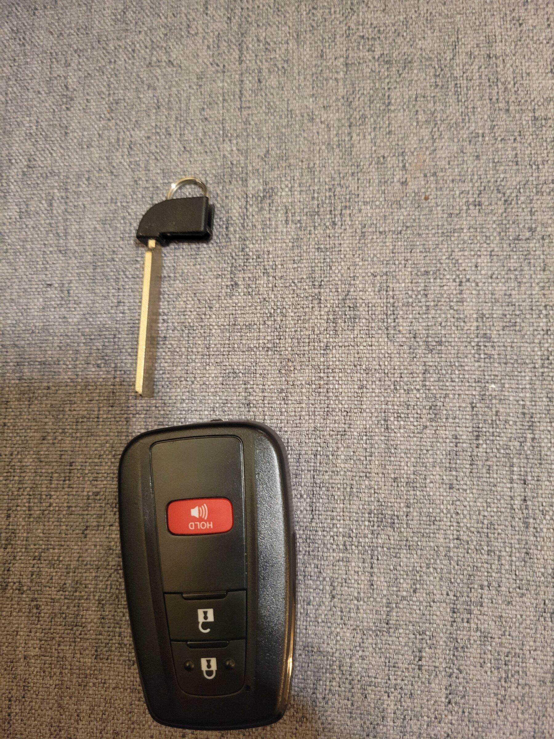 Ford Maverick Additional (non-fob) key? 20220109_201907